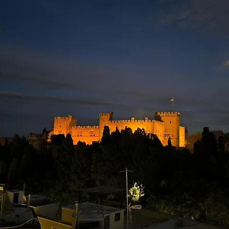 Seal Of Knight - Castle View - Downtown Near The דירה